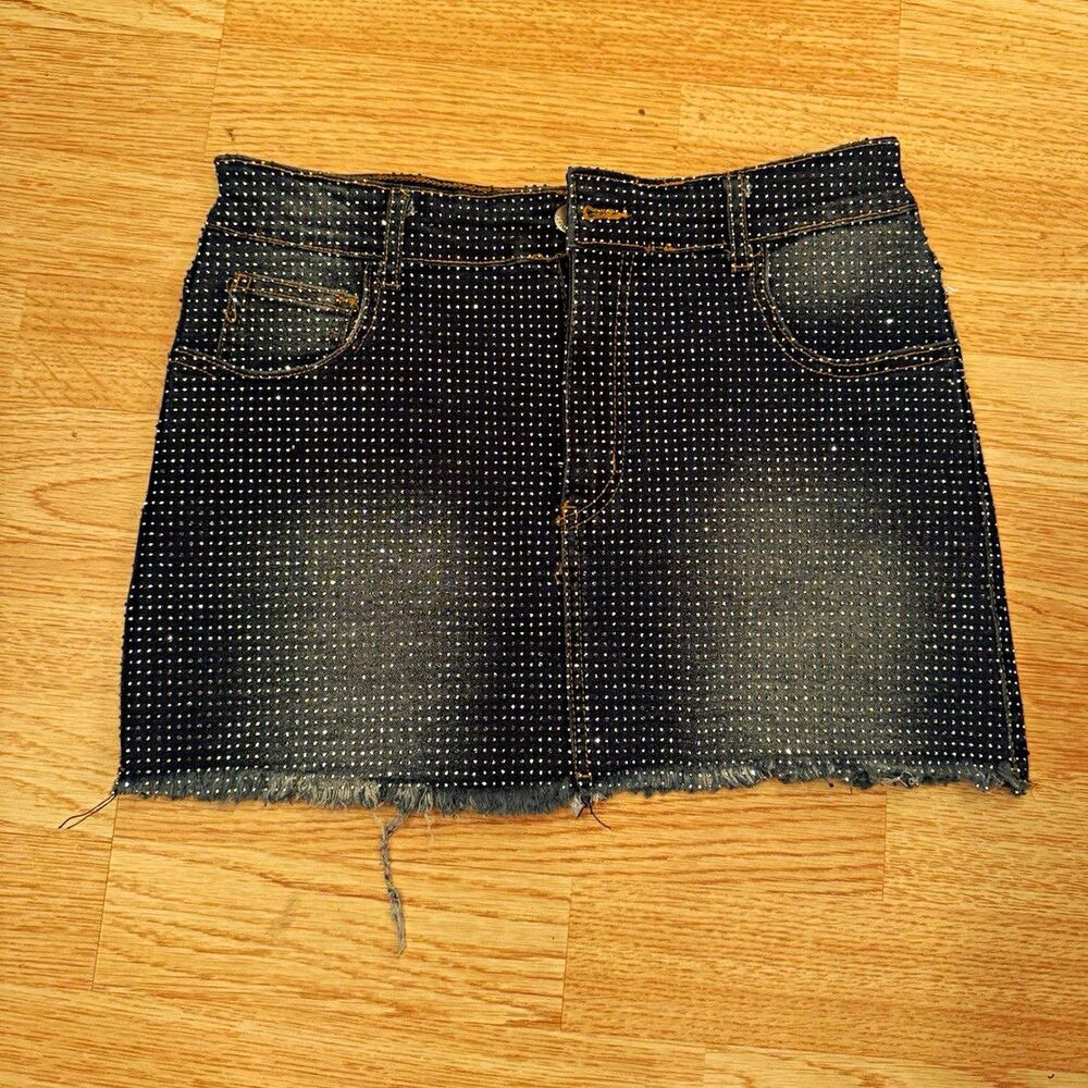 Daisy Fuentes Blue Denim Mini Skirt Womens Size M Rhinestone Accents Pockets